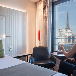 4* מלון Le Parisis - Tour Eiffel